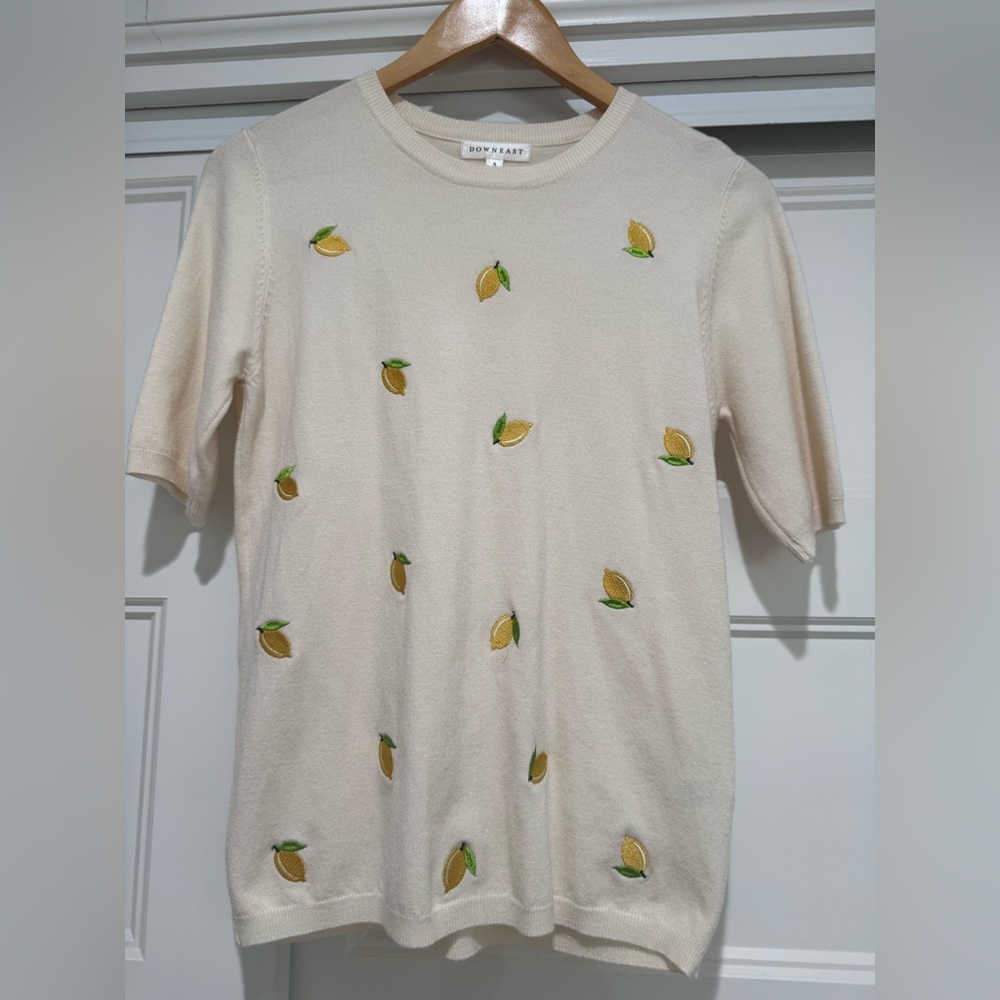 DownEast Cream Knit Embroidered Lemon 🍋 Top - Picture 1 of 6